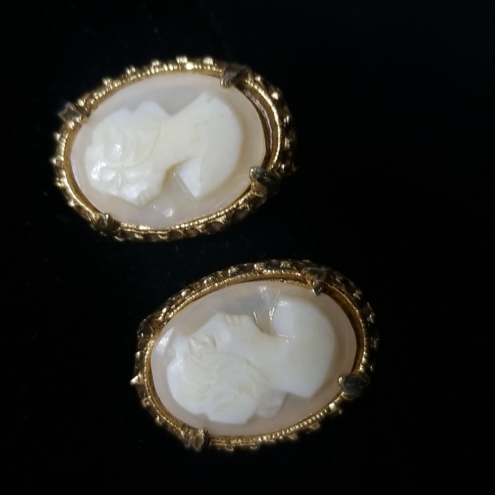 Vintage Cameo Clip On Earrings